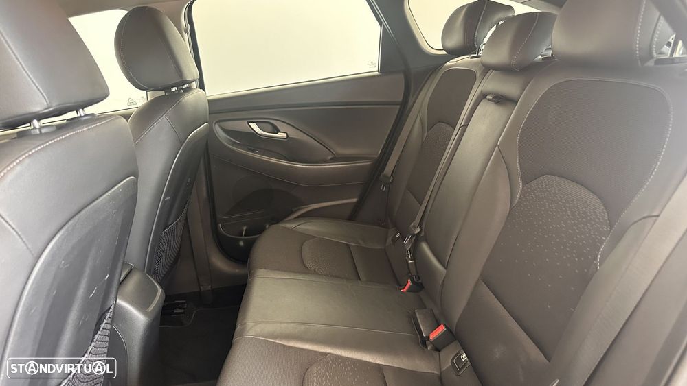 Hyundai i30 1.6 CRDI Blue Comfort AC Auto+J17 - 24