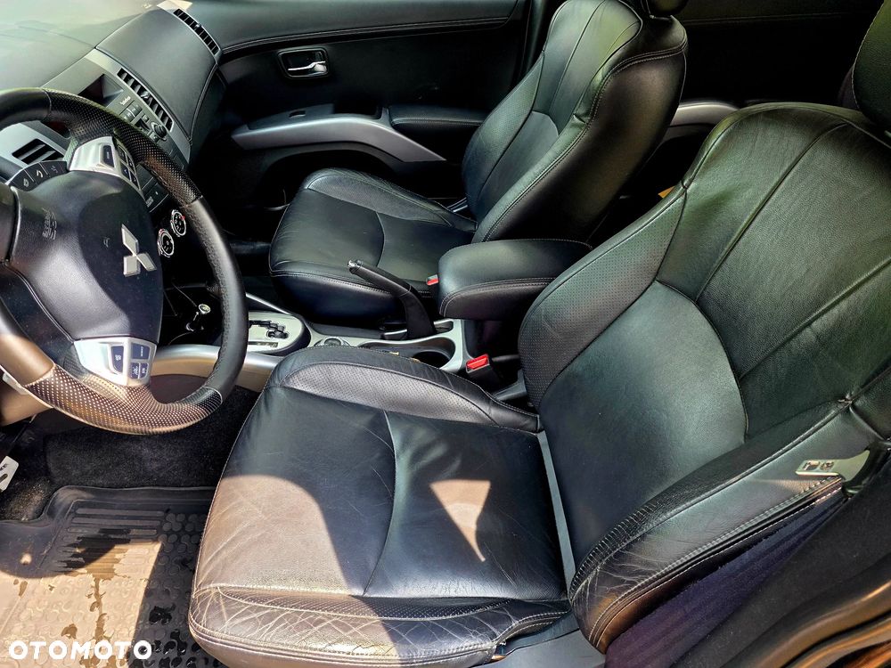Mitsubishi Outlander - 8