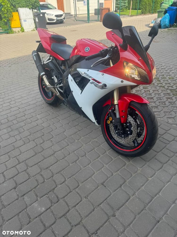 Yamaha R1 - 6