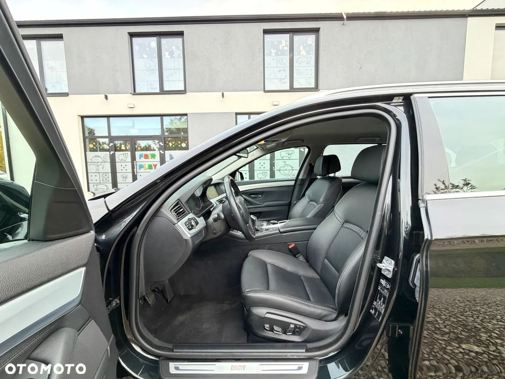 BMW Seria 5 528i Luxury Line - 15