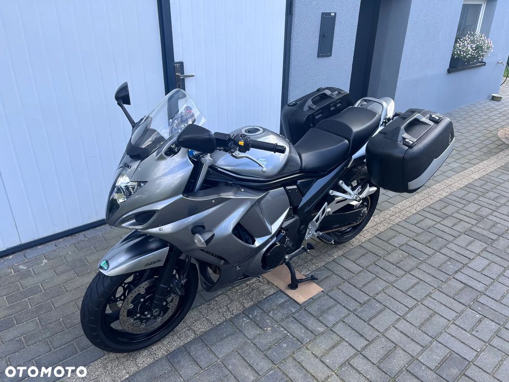 Suzuki GSX - 10