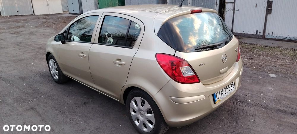 Opel Corsa 1.2 16V Essentia - 4