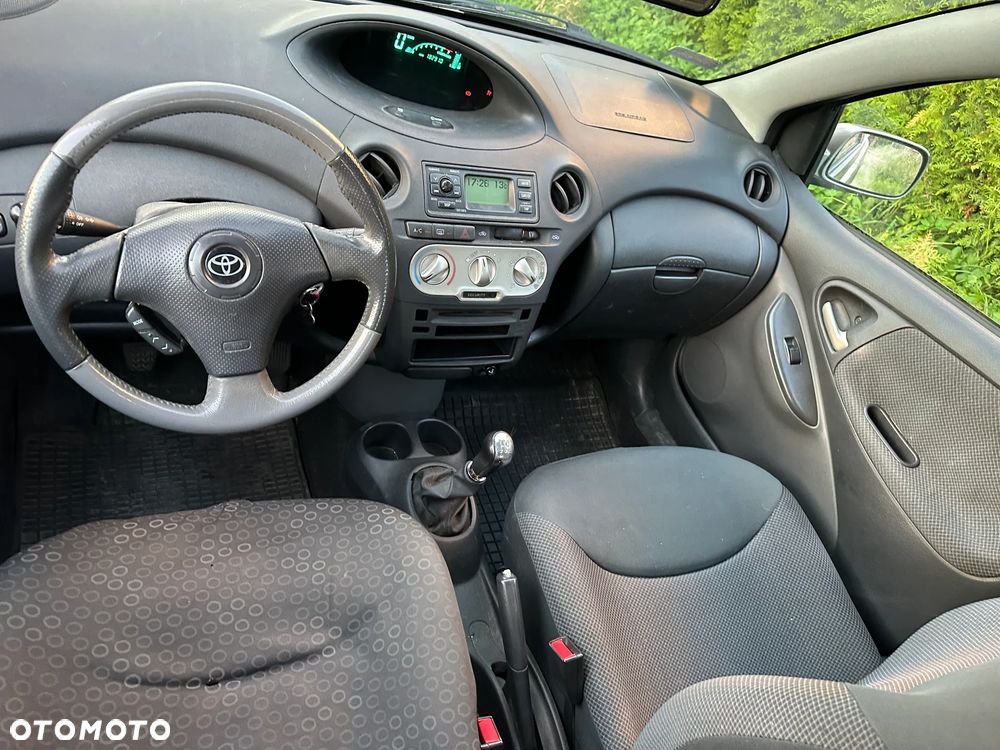 Toyota Yaris 2004 photo 2
