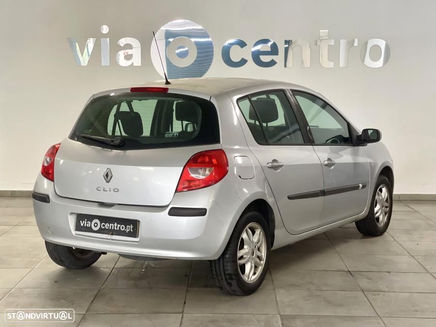 Renault Clio 1.2 16V Confort - 2