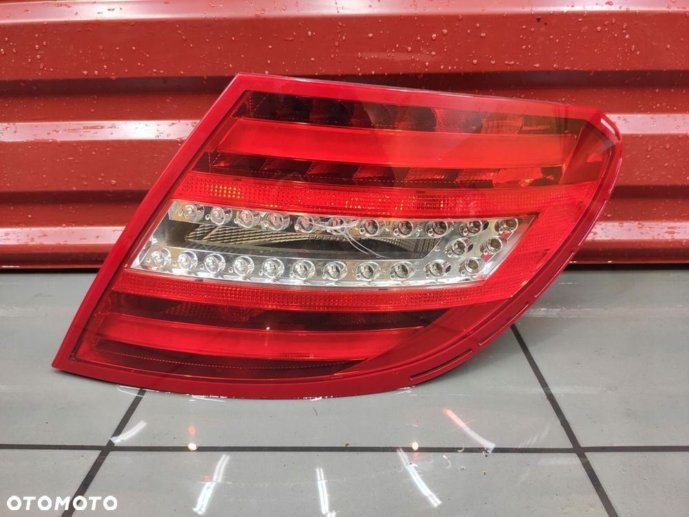 MERCEDES C-KLASA W204 LIFT LAMPA LED PRAWA TYŁ TYLNA EUROPA ORYGINALNA - 1