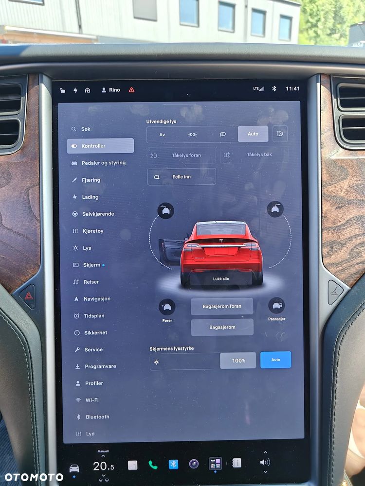 Tesla Model X - 32