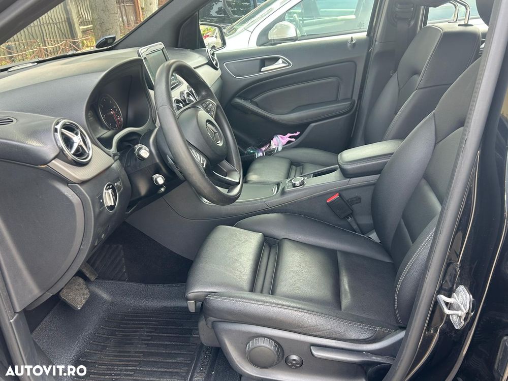 Mercedes-Benz EQB - 4