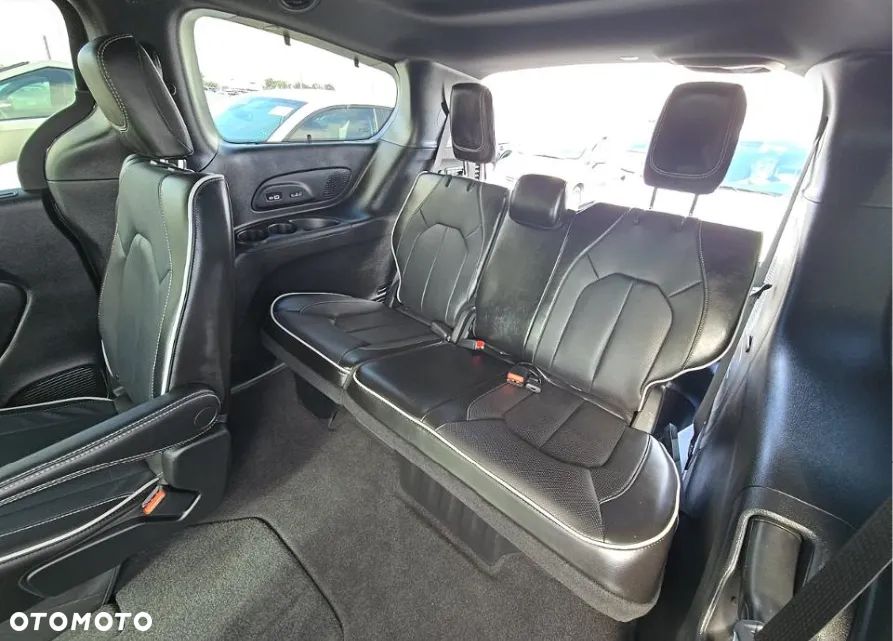 Chrysler Pacifica - 11