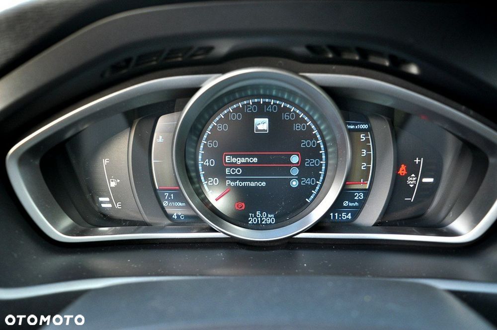 Volvo V40 D2 Momentum - 26