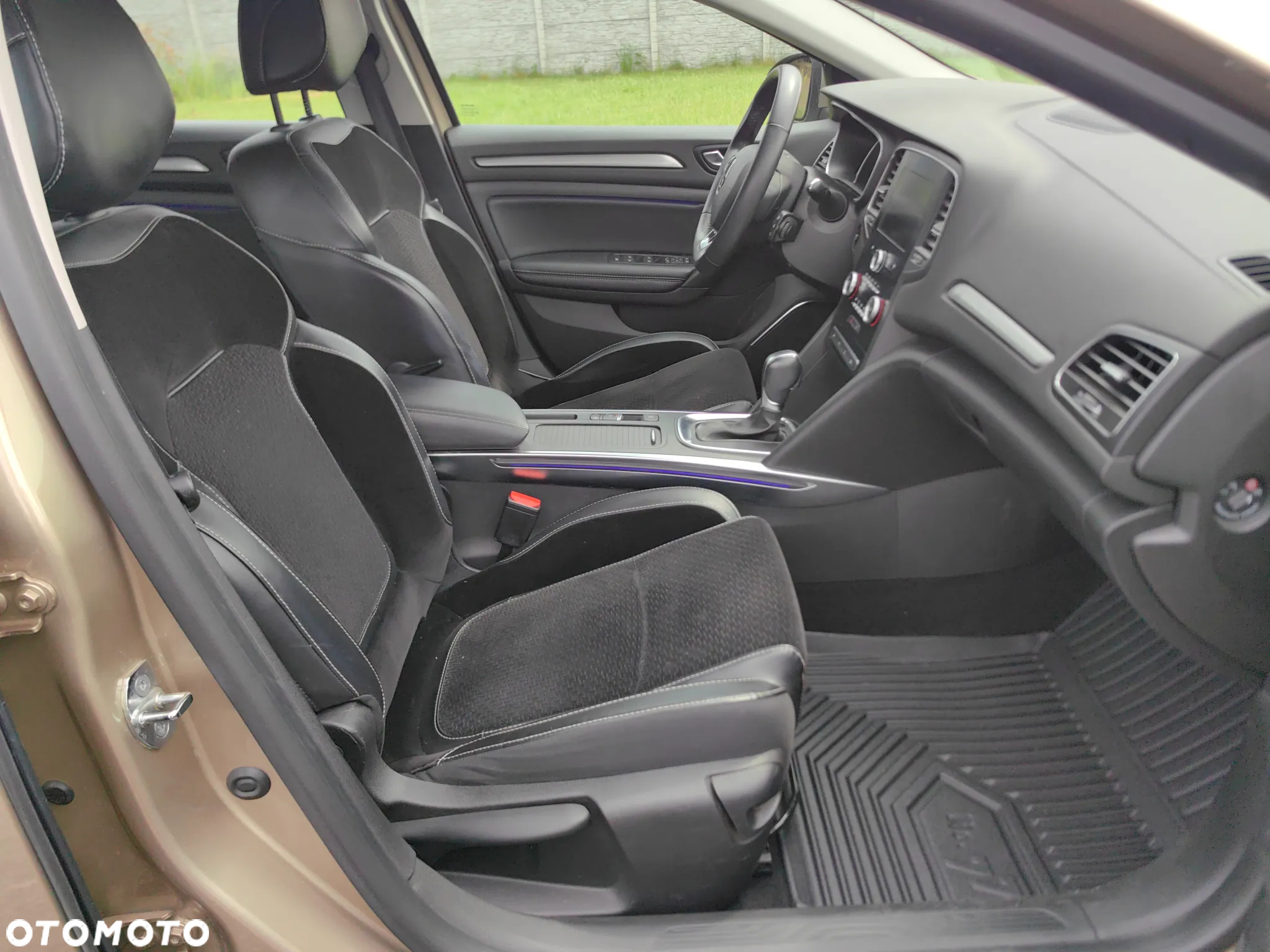 Renault Megane ENERGY TCe 130 EDC INTENS - 12