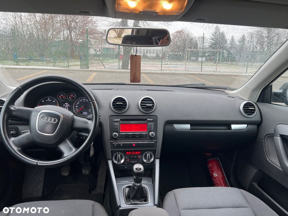 Audi A3 Sportback 1.6 TDI Ambiente - 11