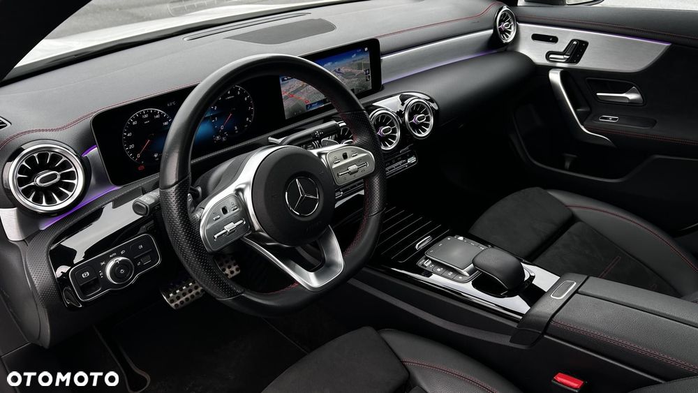 Mercedes-Benz CLA 220 4-Matic AMG Line 7G-DCT - 11