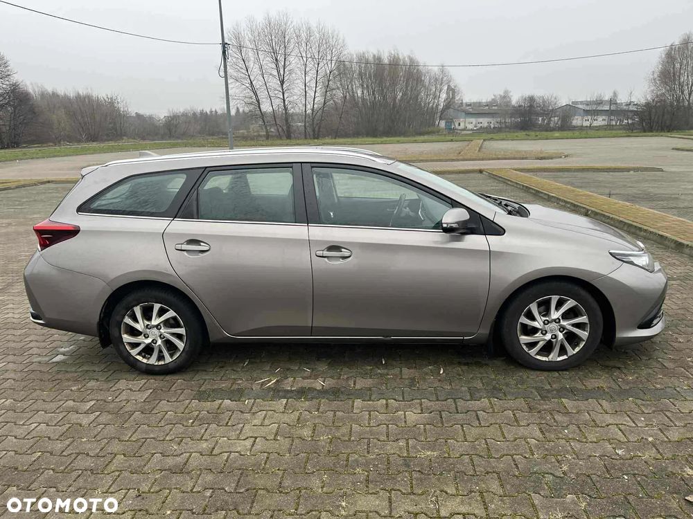 Toyota Auris 1.4 D-4D Premium Comfort - 3