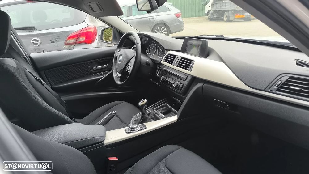 BMW 318 d xDrive Line Luxury - 3