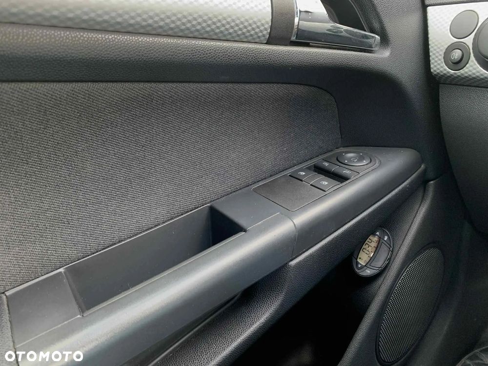 Opel Astra GTC 2.0 Turbo Cosmo - 14