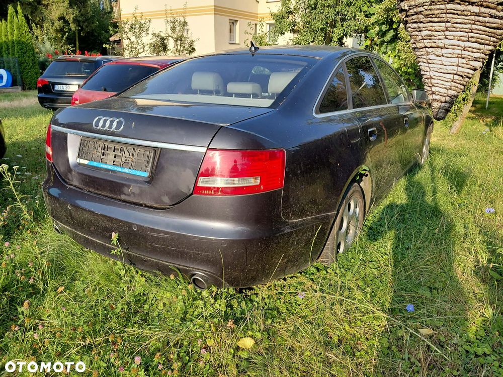 części AUDI A6 C6 2.4 V6 benzyna sedan ZDERZAK TYŁ LZ7Q - 1