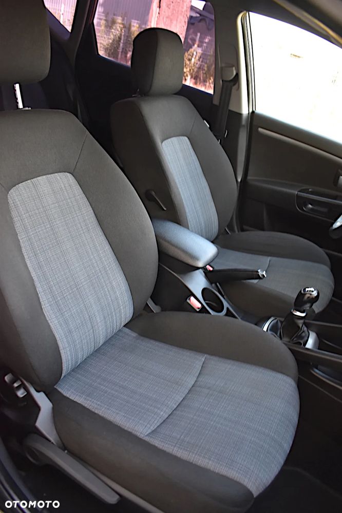 Kia Ceed - 30