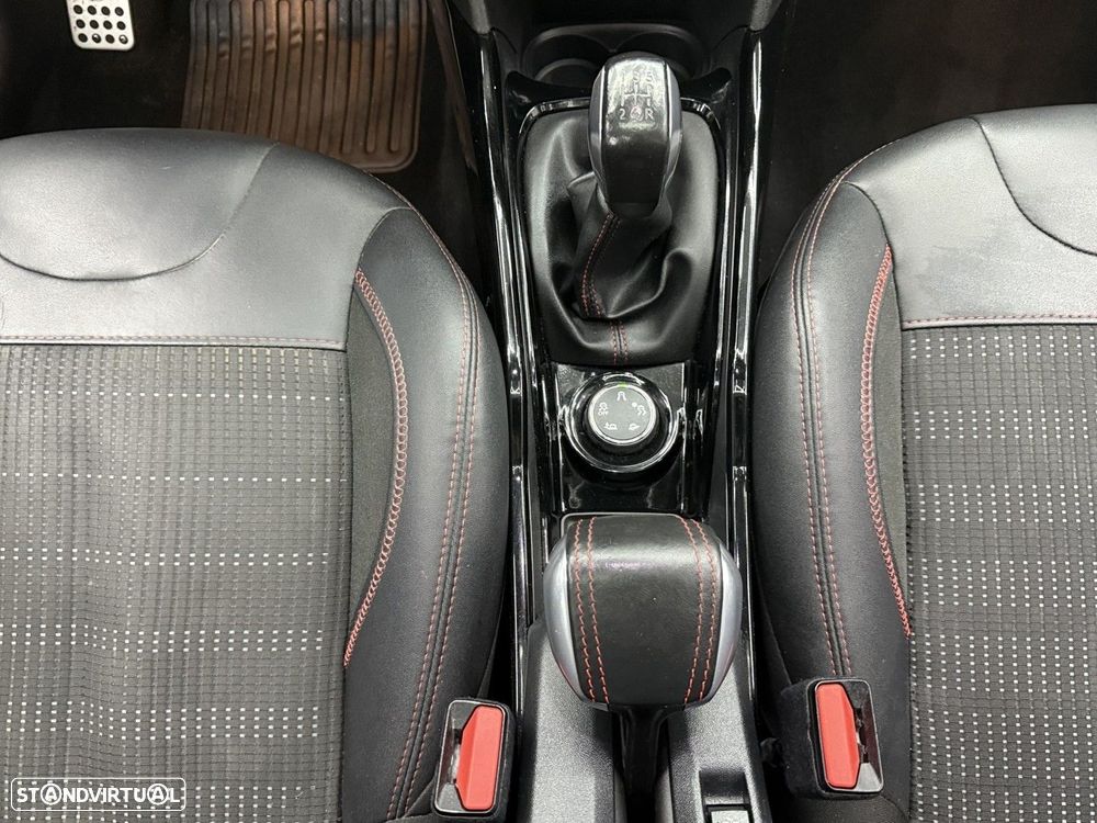 Peugeot 2008 1.2 PureTech GT Line - 23