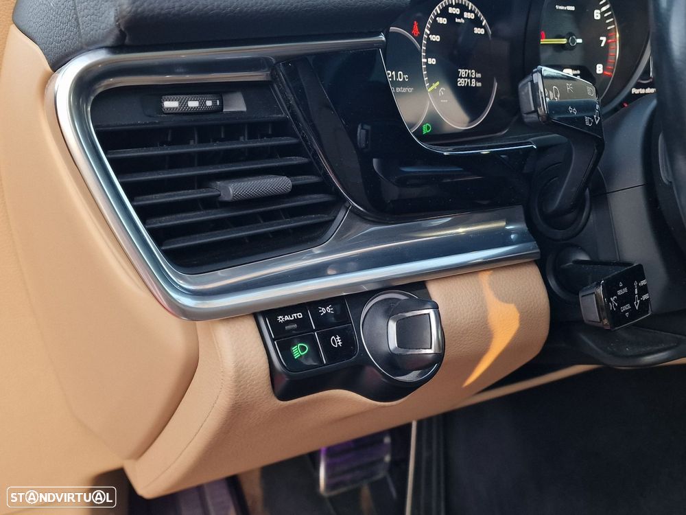 Porsche Panamera 4 E-Hybrid Edition 10 Anos - 19