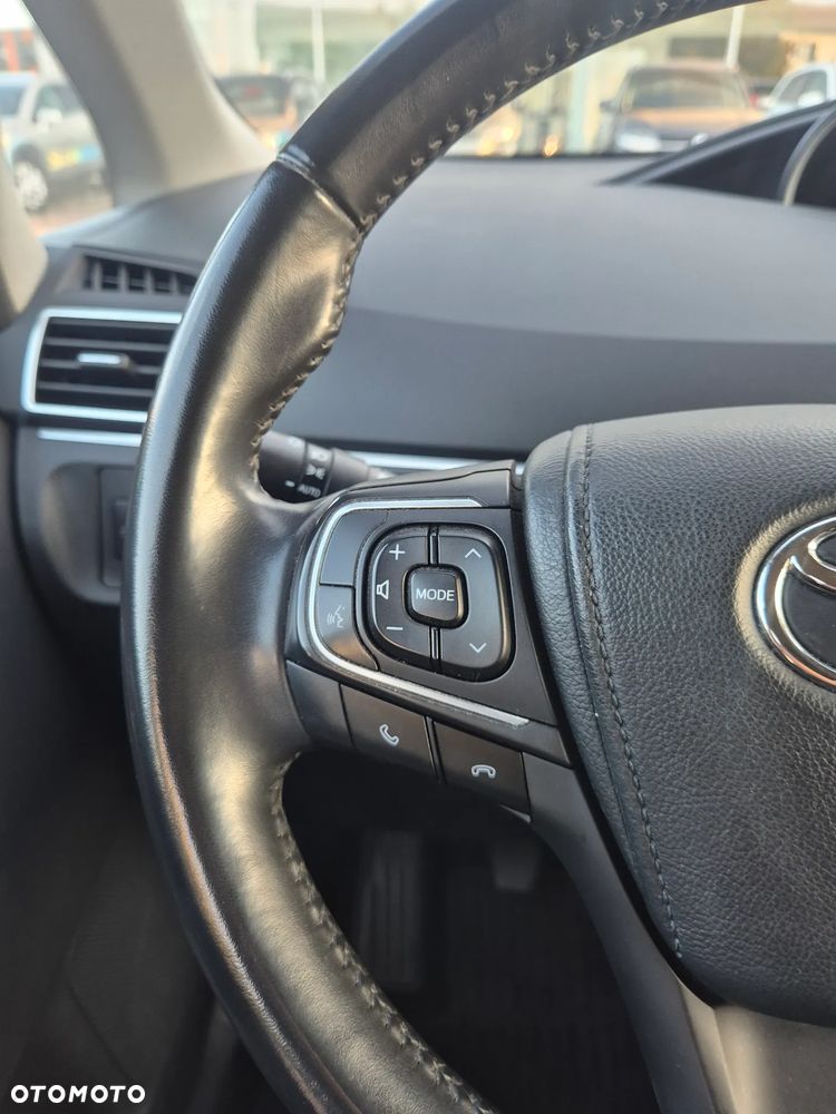 Toyota Verso 1.8 Prestige 7os - 14