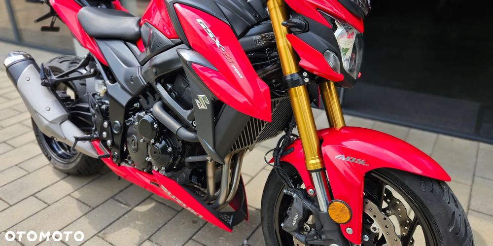 Suzuki GSX - 13