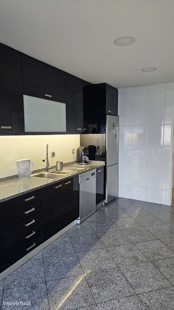 T2 Mobilado com Varanda e Garagem — Disponível a partir de 06/06/2026 - Grande imagem: 5/11