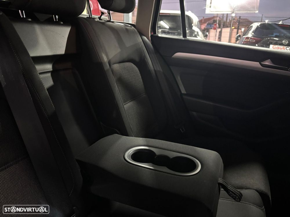 VW Passat Variant 1.6 TDI Confortline - 26