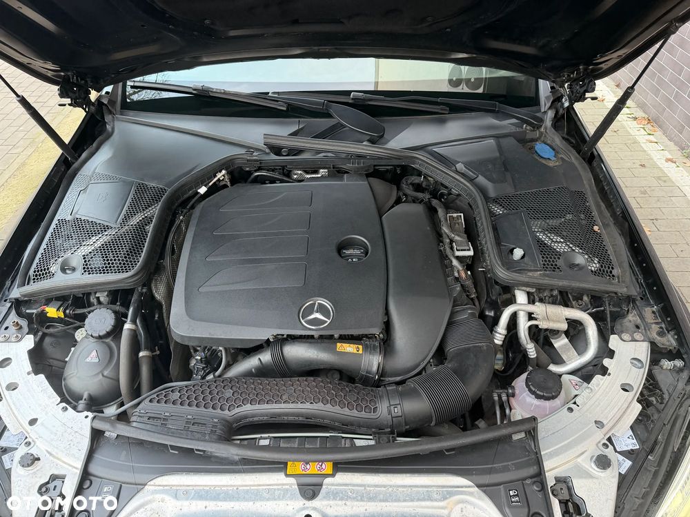 Mercedes-Benz Klasa C 200 9G-TRONIC AMG Line - 38