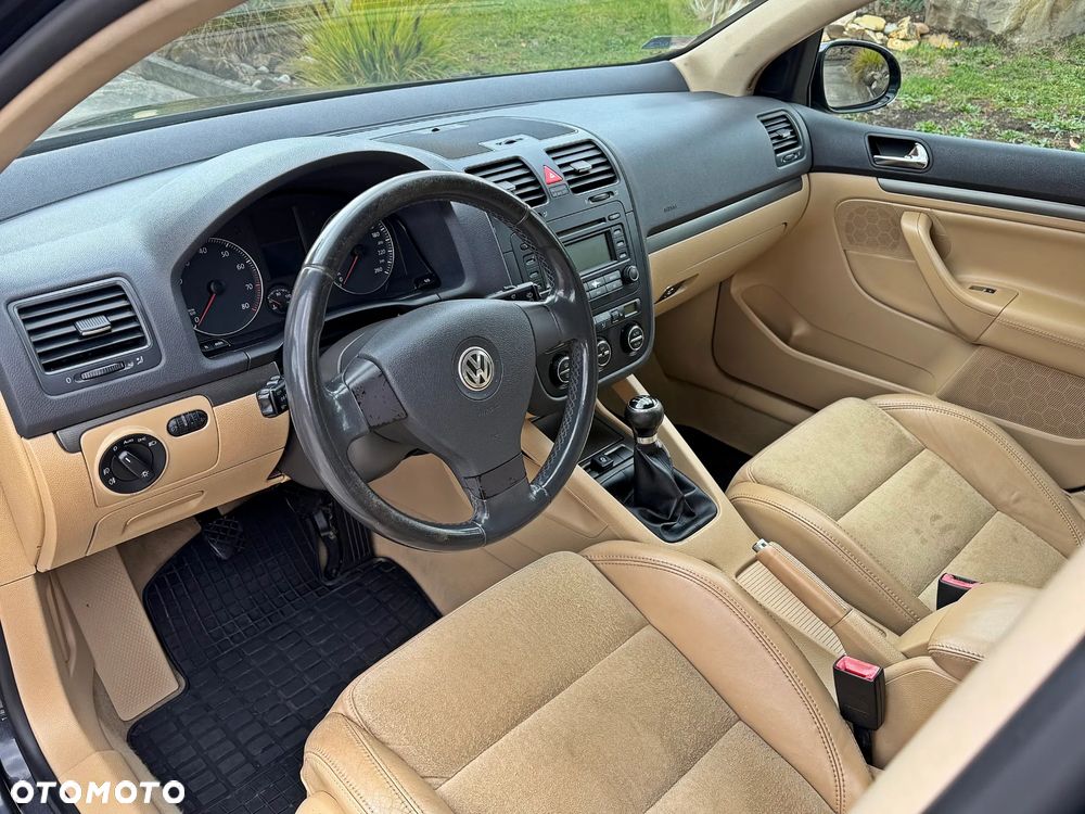 Volkswagen Golf - 23