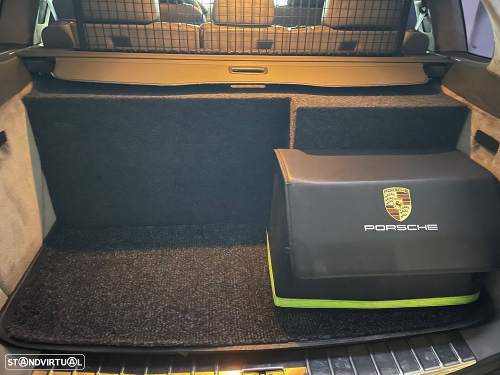 Porsche Cayenne Turbo - 35