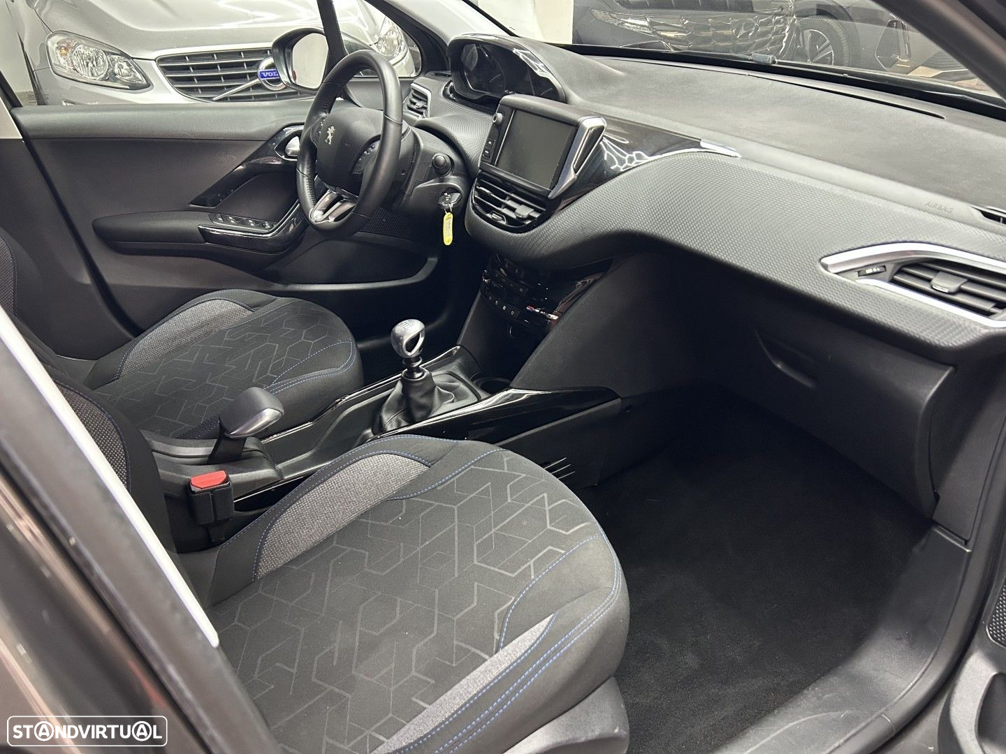 Peugeot 2008 1.2 PureTech Style - 12