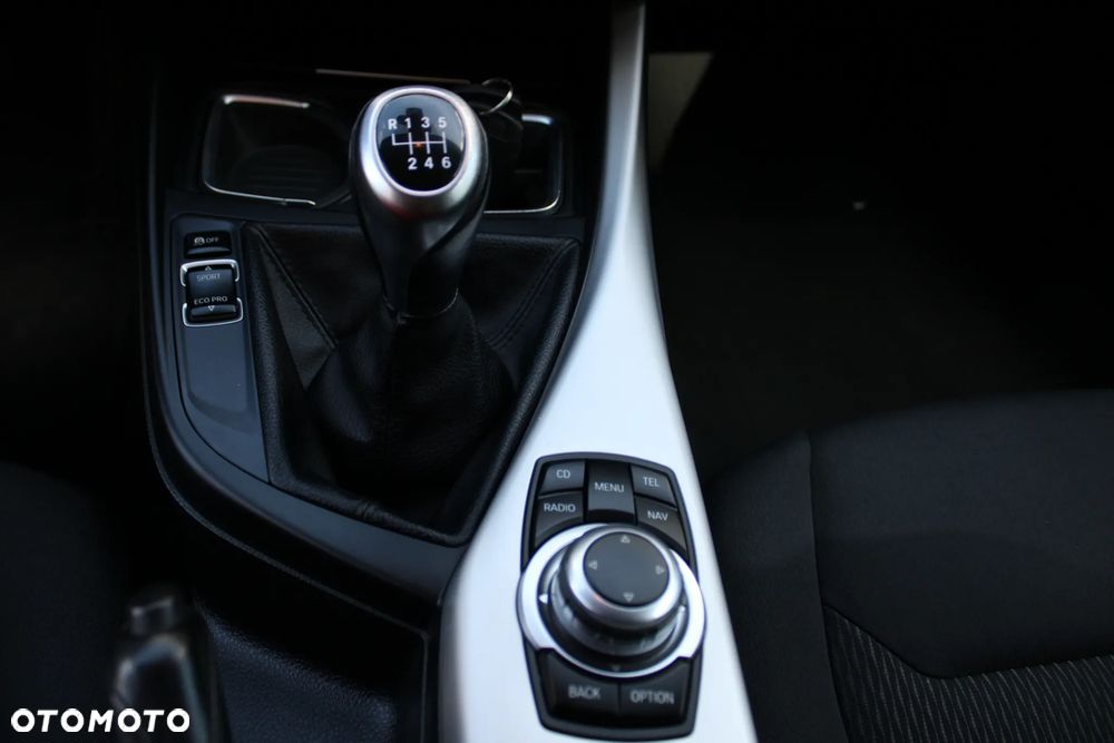 BMW Seria 1 120d Sport Line - 24