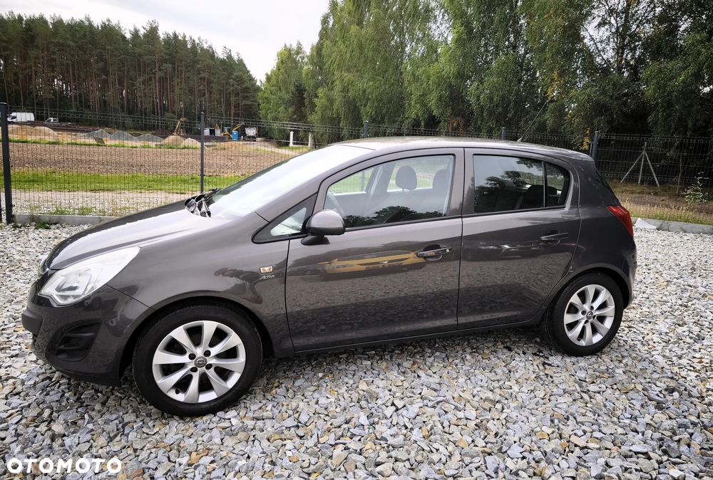 Opel Corsa 1.2 16V Color Edition - 1