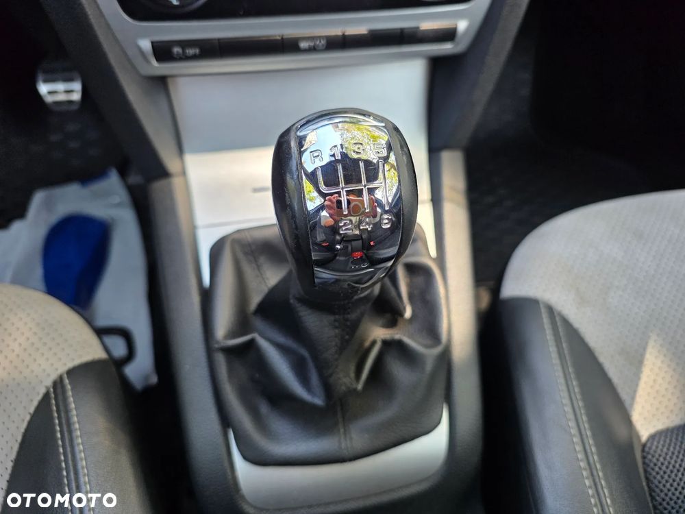 Skoda Octavia 2.0 TSI RS - 19
