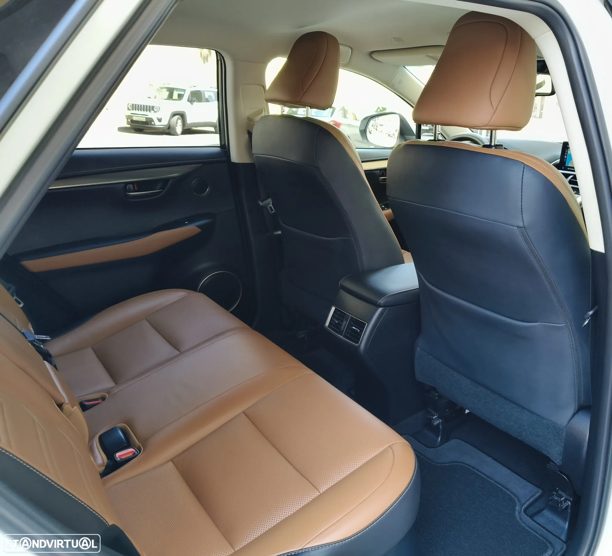 Lexus NX 300h Executive+ - 27