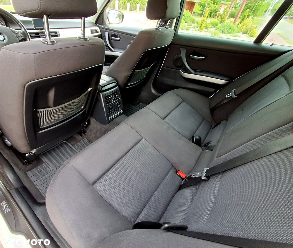BMW Seria 3 318d DPF Edition Lifestyle - 23