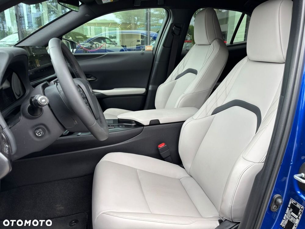 Lexus UX 300h F Sport Design - 6