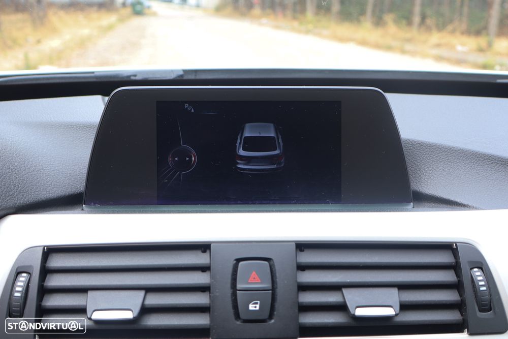 BMW 320 d xDrive Sport Line — fotografia 24