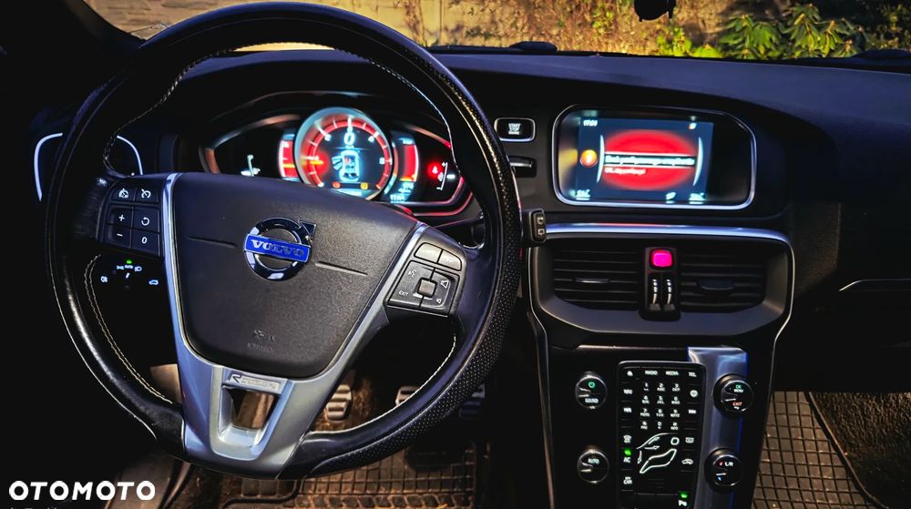 Volvo V40 D2 R Design - 6