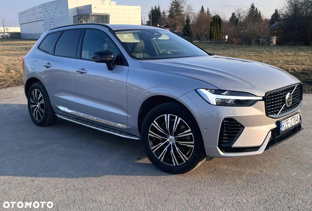 Volvo XC 60 T6 Plug-In Hybrid AWD Plus Black Edition - 3