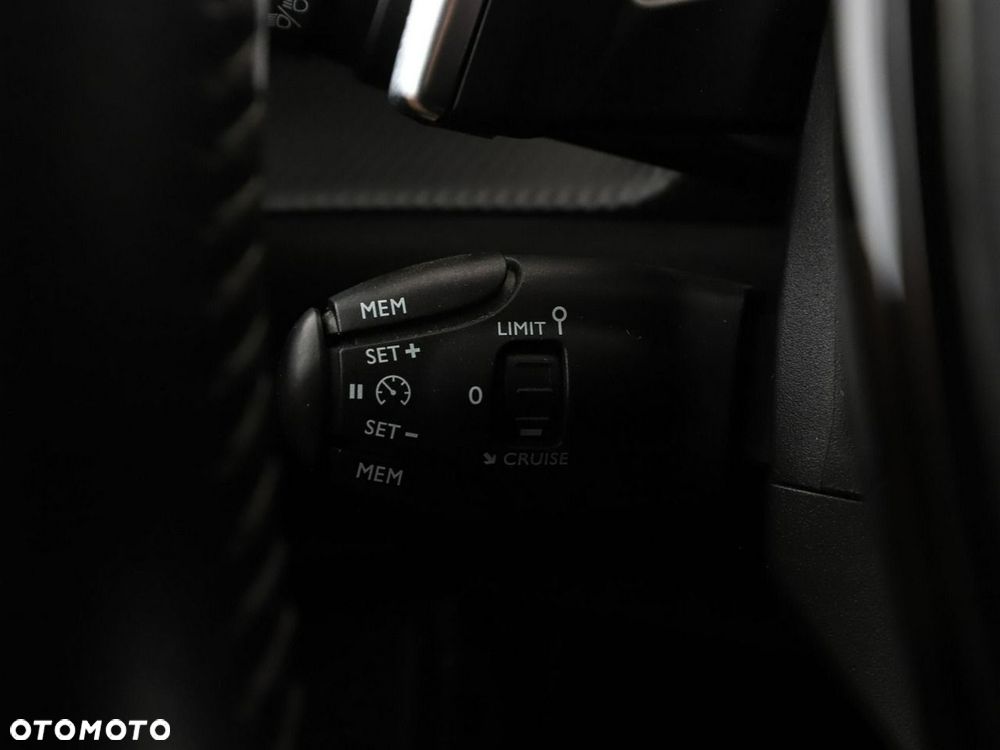 Peugeot 2008 1.2 PureTech Allure Pack S&S EAT8 - 36