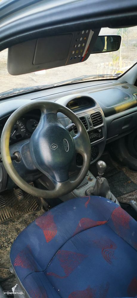 Renault Clio 1.9 D RN - 4