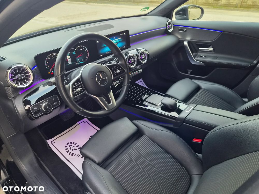 Mercedes-Benz Klasa A 180 7G-DCT Special Edition - 14