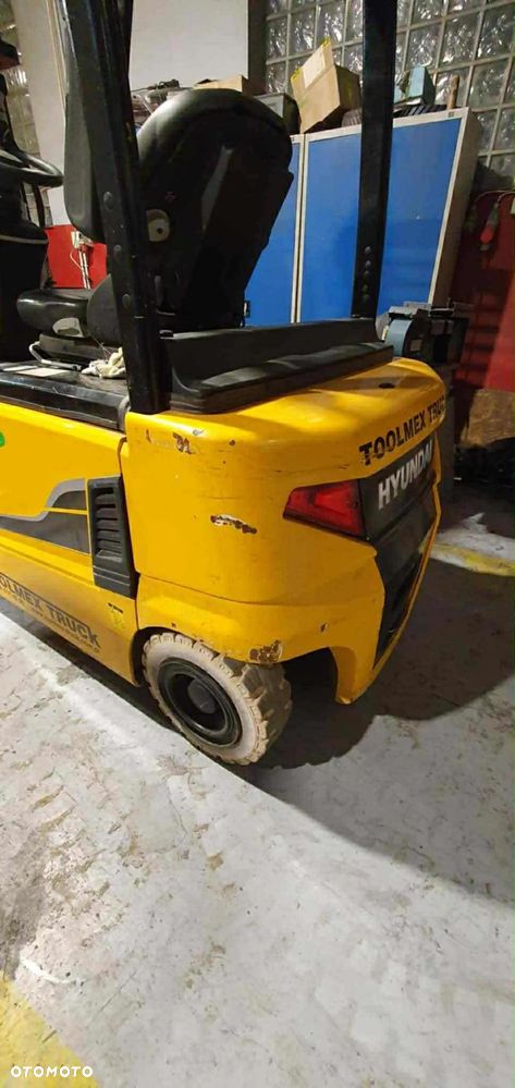 Hyundai 20B-9 - 4