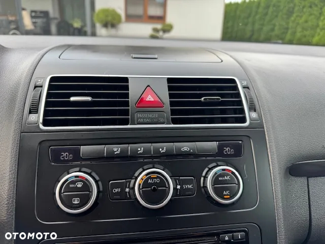 Volkswagen Touran - 15