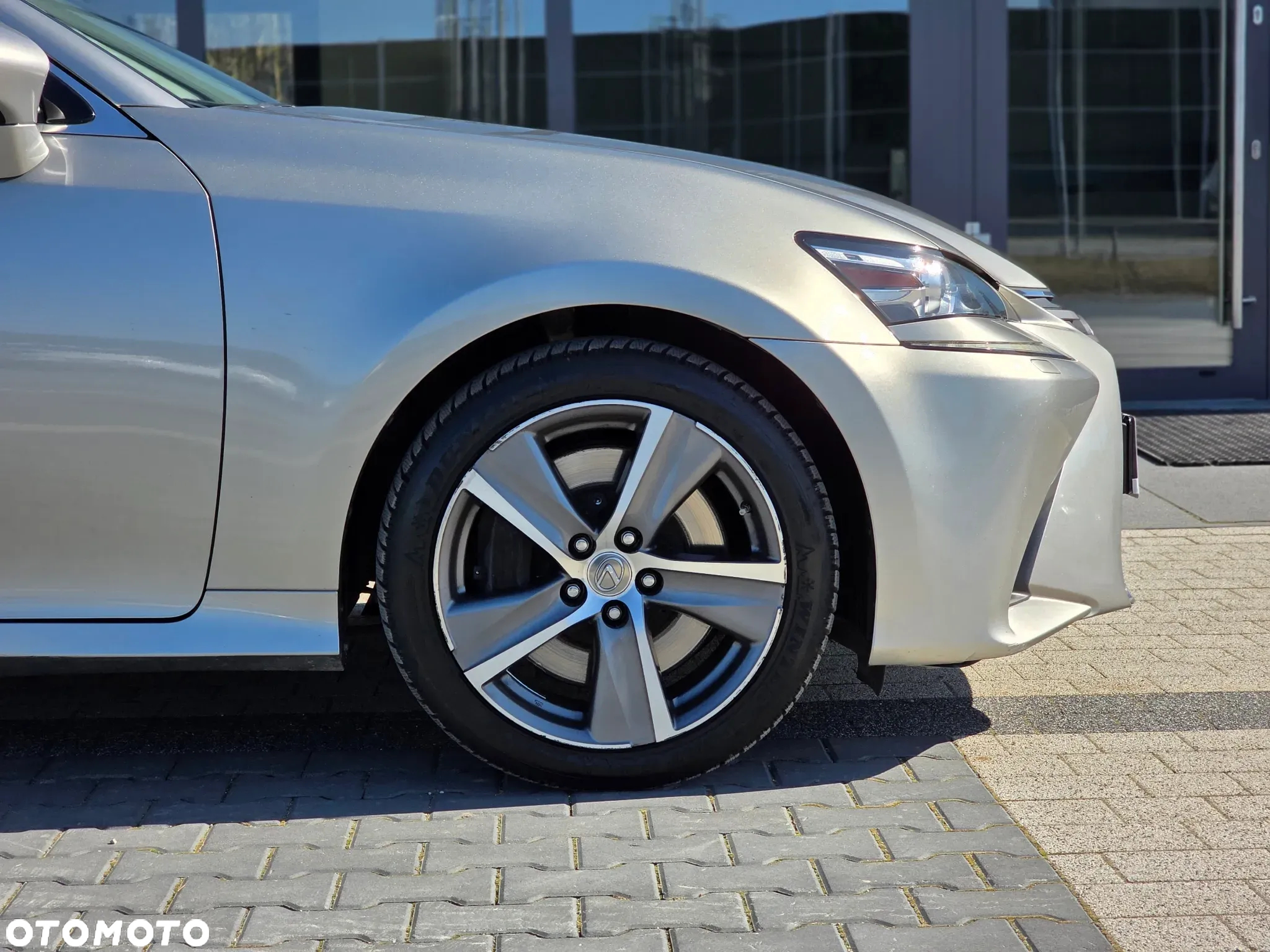 Lexus GS 200t / 300 F Sport - 36