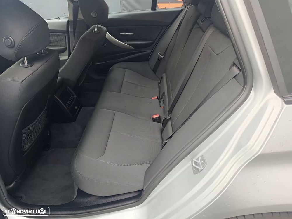 BMW 318 d M Sport - 28