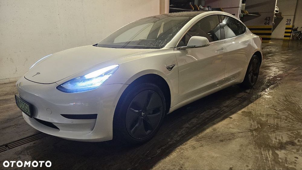 Tesla Model 3 Standard Reichweite Plus Hinterradantrieb - 3