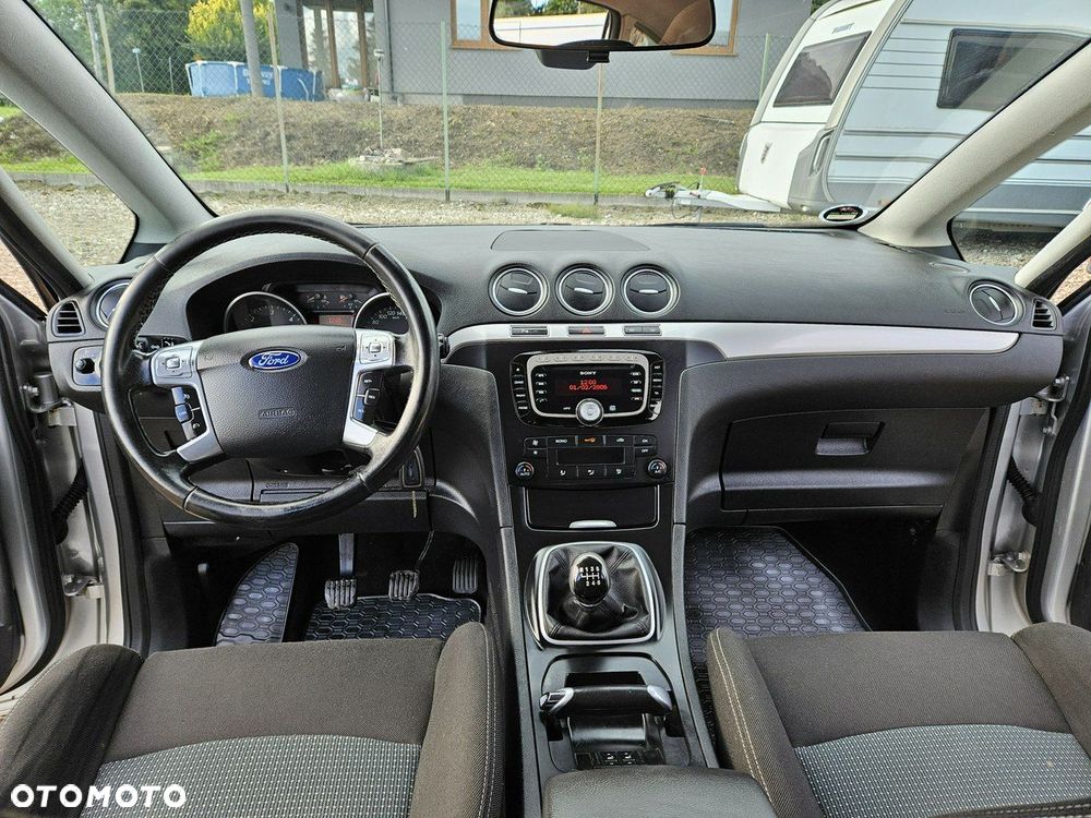 Ford S-Max - 12