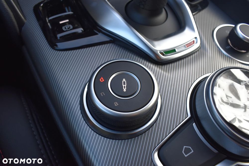 Alfa Romeo Giulia 2.0 Turbo Tributo Italiano Q4 - 32